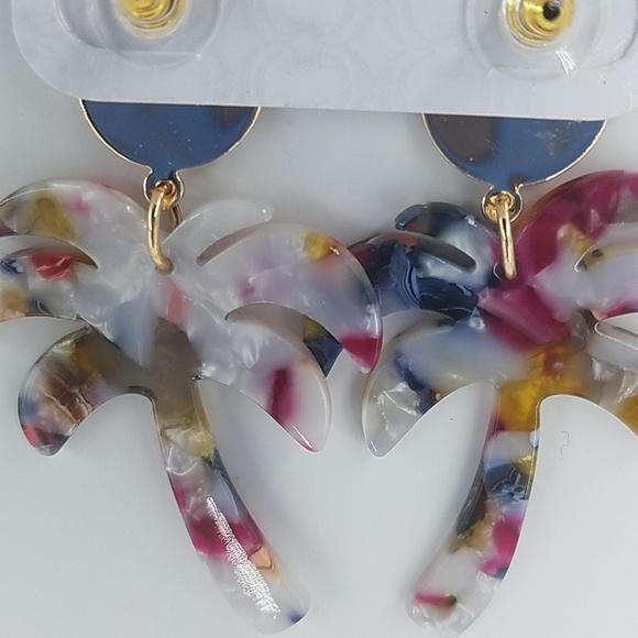 🆕️ Metal Circle Resin Palm Tree Drop Earrings - Picture 3 of 5